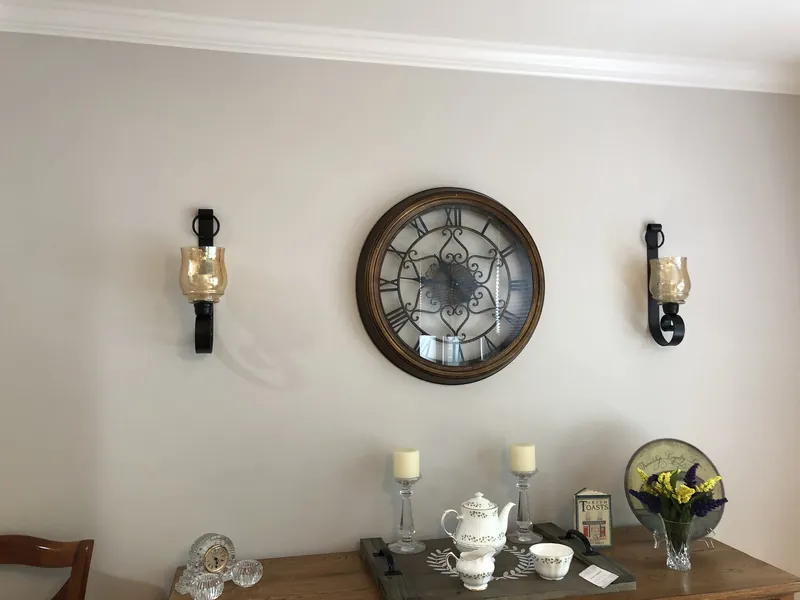Wall-mounted decorative accents