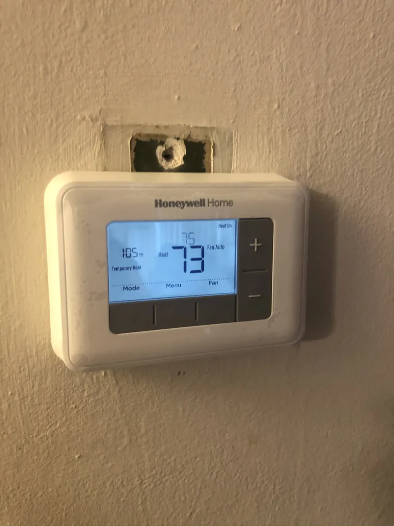 Wall thermostat